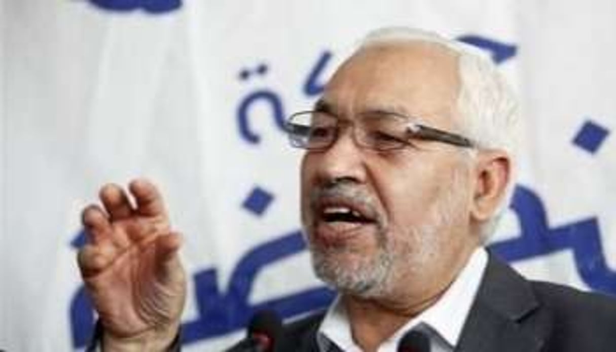 Rached Ghannouchi, le leader de Ennahdha, a dû faire la queue pour voter à El-Menzah. © Reuters