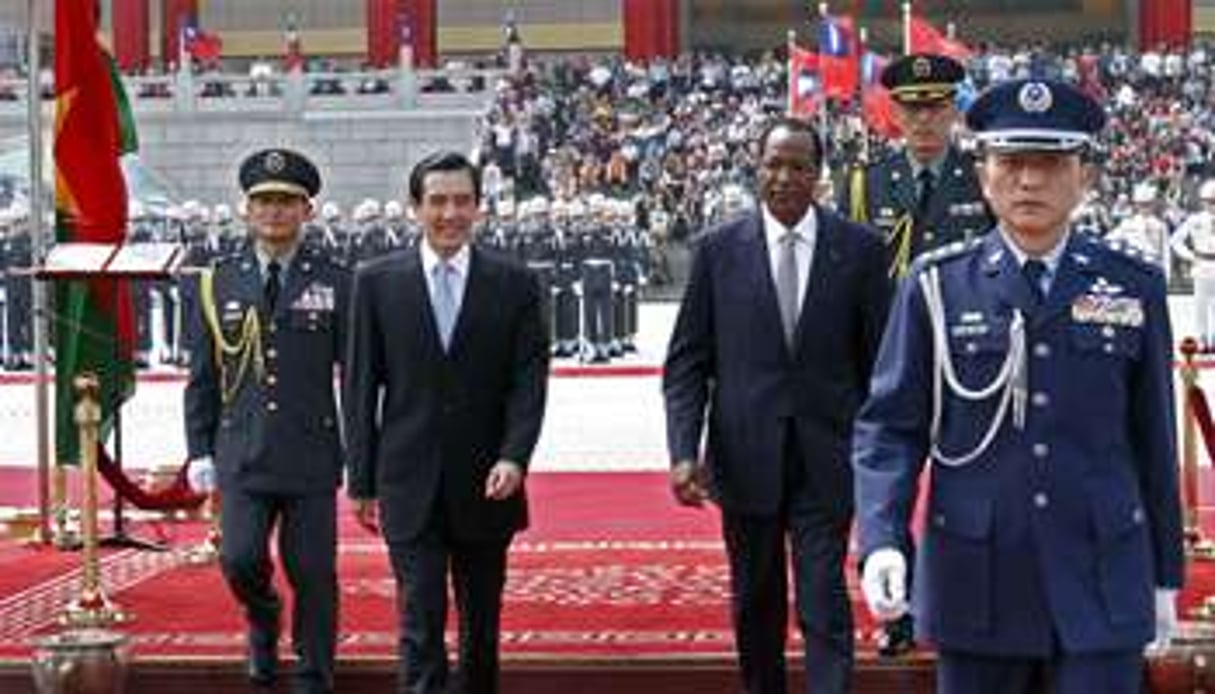 BLaise Campaoré, le président burkinabè, accueilli à Taipei (Taiwan) le 8 octobre. © D.R.