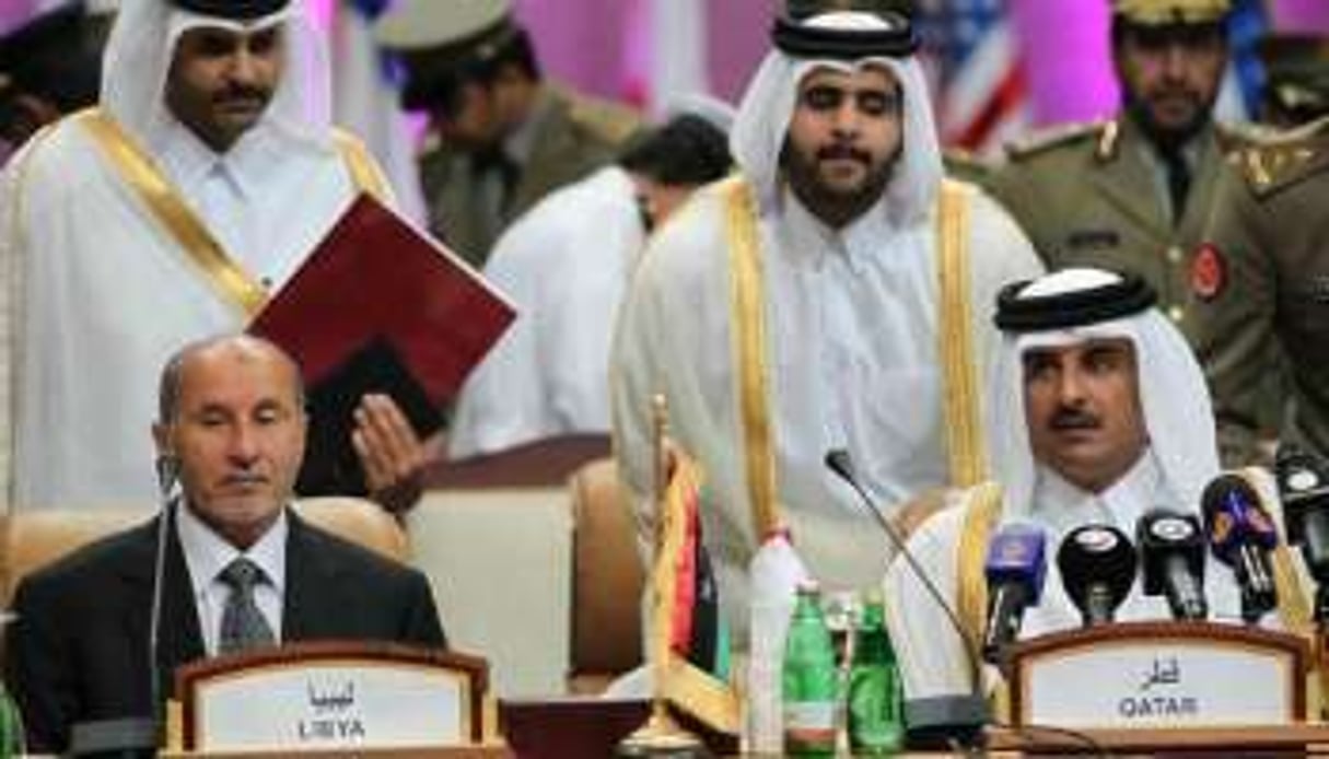 Le président du CNT et le prince qatari, le 26 octobre 2011 à Doha. © Karim Shahib/AFP