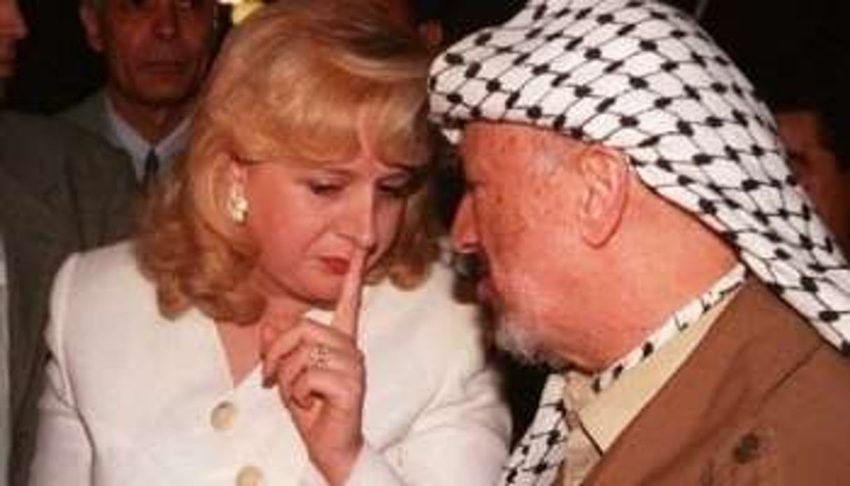 Souha et Yasser Arafat le 3 septembre 1996 à Gaza. © AFP