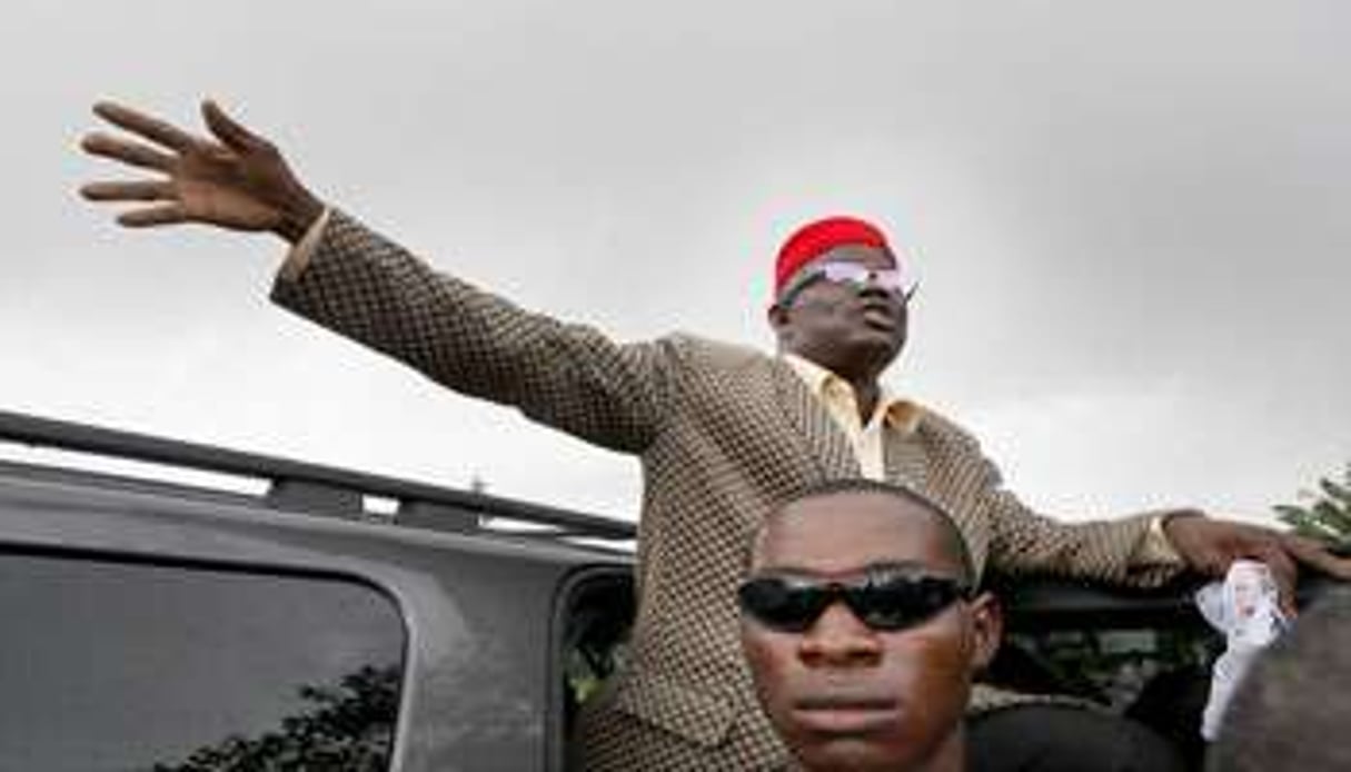 Prince Johnson en campagne dans la région de Monrovia, le 14 septembre. © Reuters