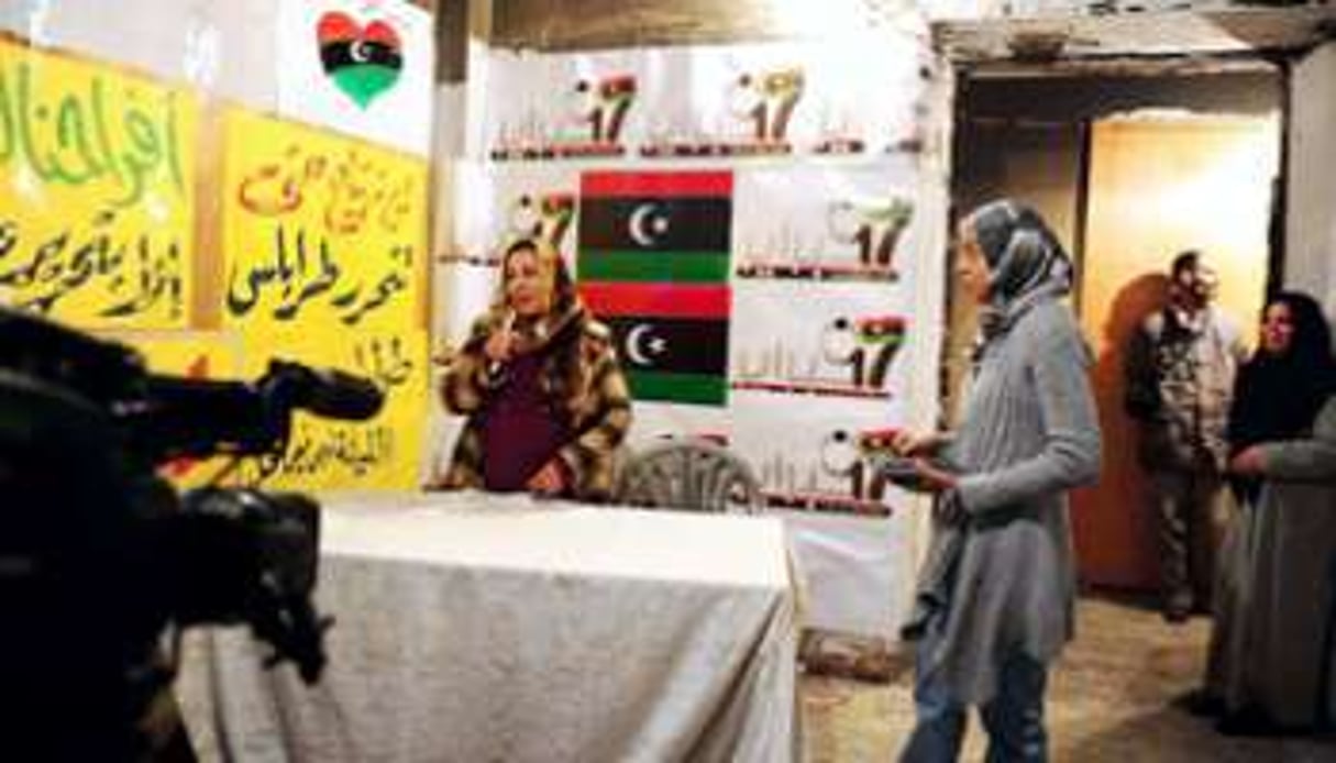 Studio improvisé de la chaîne de la télévision Free Libya, à Benghazi. © Alfred/Sipa
