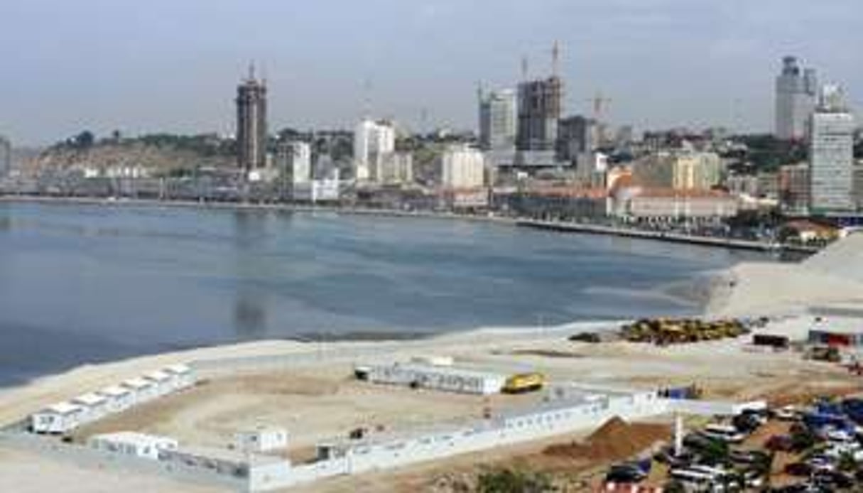 Vue du quartier des affaires de Luanda. © AFP