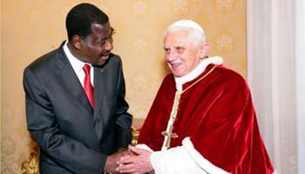 L’évêque de Rome et le président Boni Yayi, le 12 janvier 2008 au Vatican. © AFP