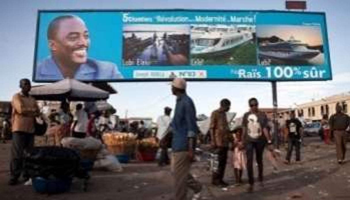 Une affiche électorale de Joseph Kabila, avec un slogan jouant à 100% sur le culte du chef. © AFP