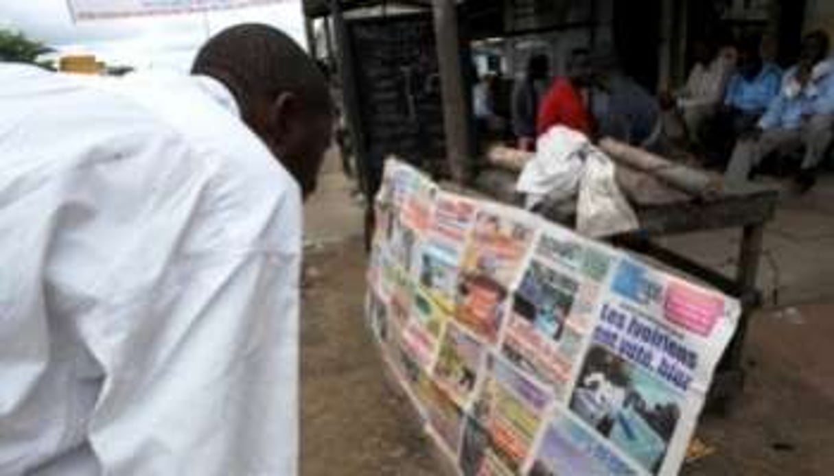 Des journaux ivoiriens, à Abidjan en 2015. © D.R.