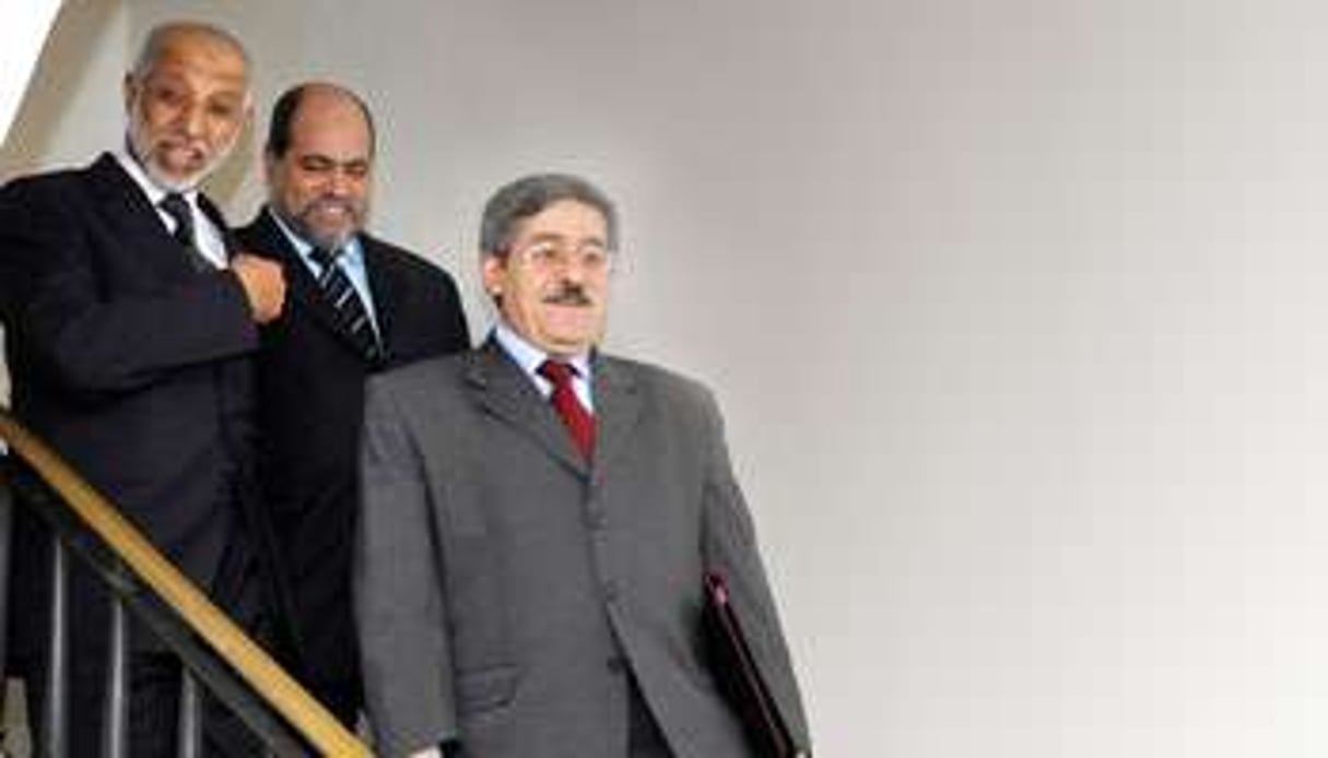 De g. à dr. : Abdelaziz Belkhadem (FLN), Bouguerra Soltani (MSP) et Ahmed Ouyahia (RND). © Samir Sid pour J.A