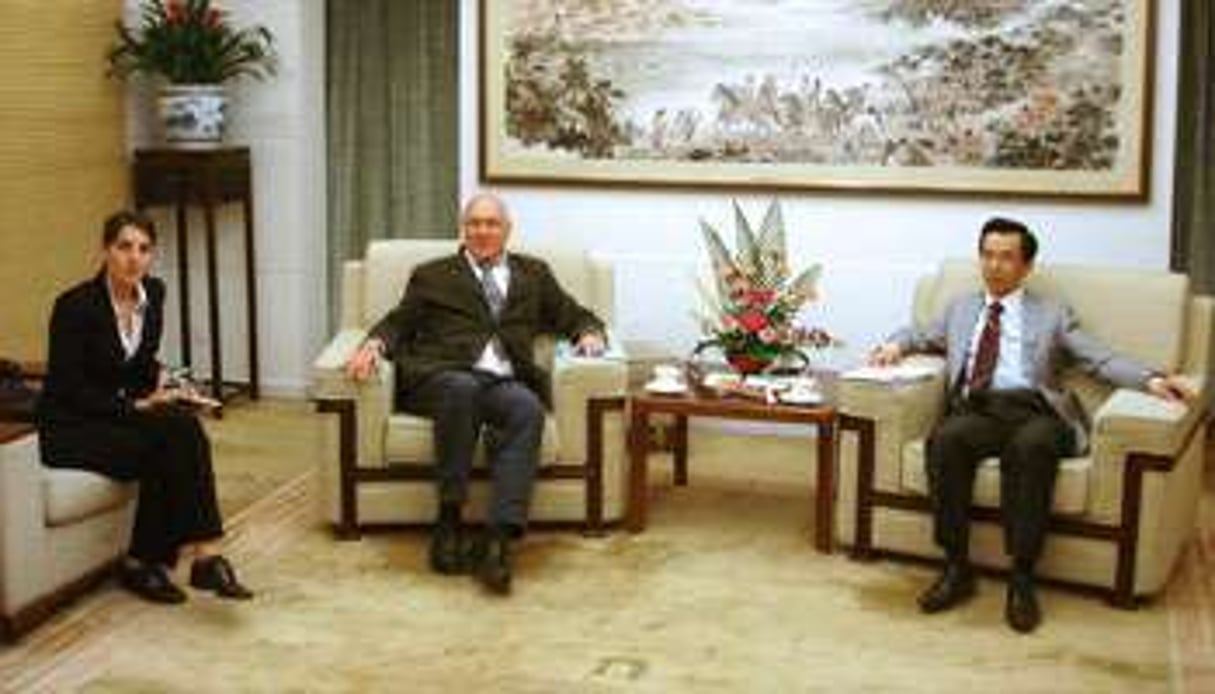 lors de l’entretien au ministère des Affaires étrangères, à Pékin, le 18 octobre. © DR