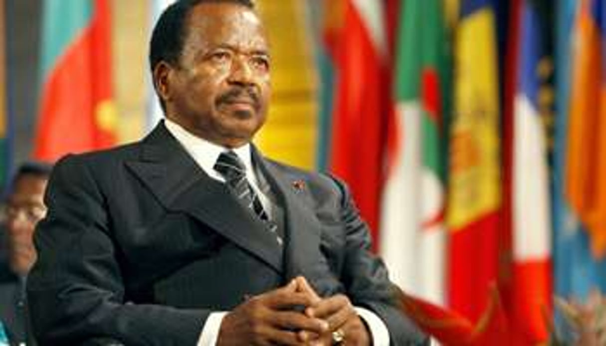 Le président camerounais Paul Biya à Paris en 2007. © Reuters