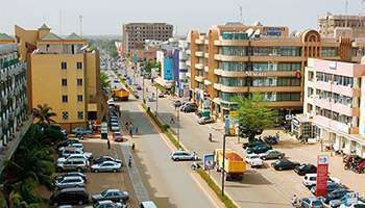 L’avenue Kwame-Nkumah, en plein centre-ville de Ouagadougou. © Yempabou Ahmed Ouoba/J.A.