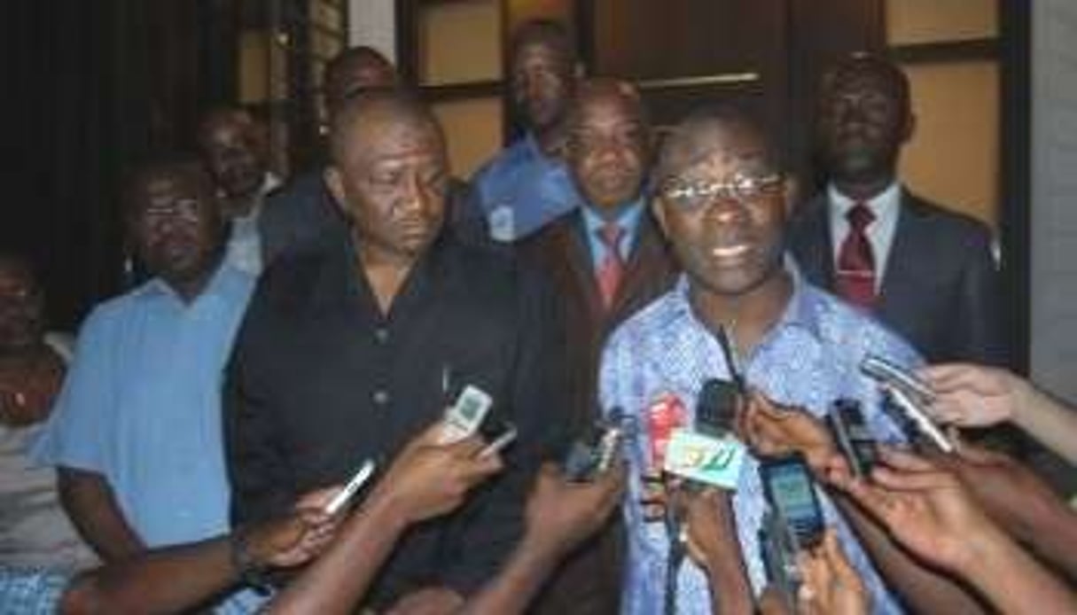 Ancien porte-parole de Gbagbo, Gervais Coulibaly (à d.), a appelé à ne pas boycotter le scrutin. © Abidjan.net par Emma