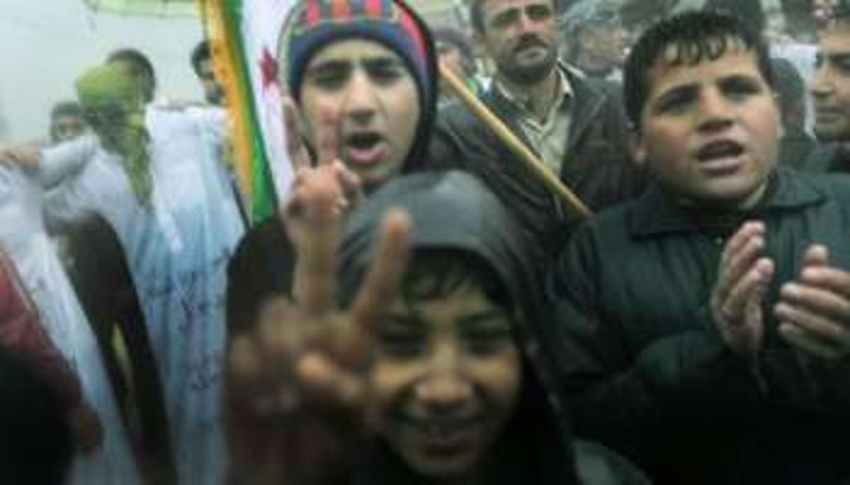 Des manifestants syriens le 9 décembre à Kansafra, un village du nord. © Ricardo Garcia Vilanova/AFP