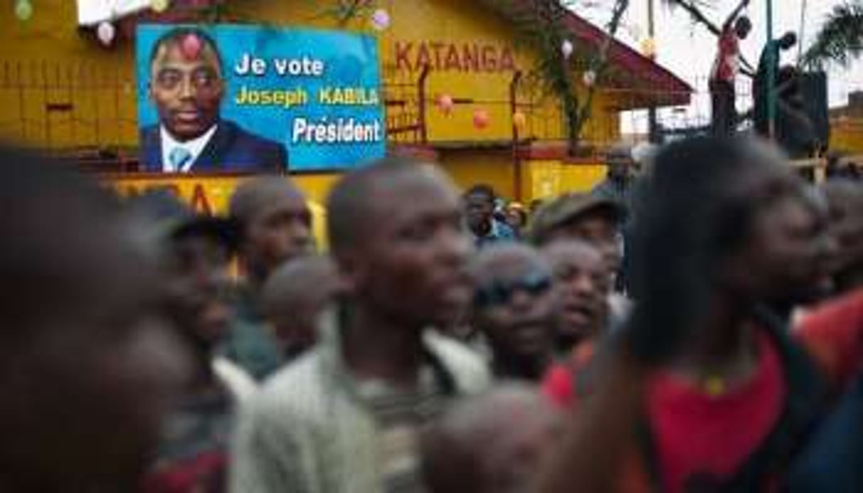 Des partisans de Joseph Kabila, le 10 décembre 2011 à Lubumbashi. © Phil Moore/AFP