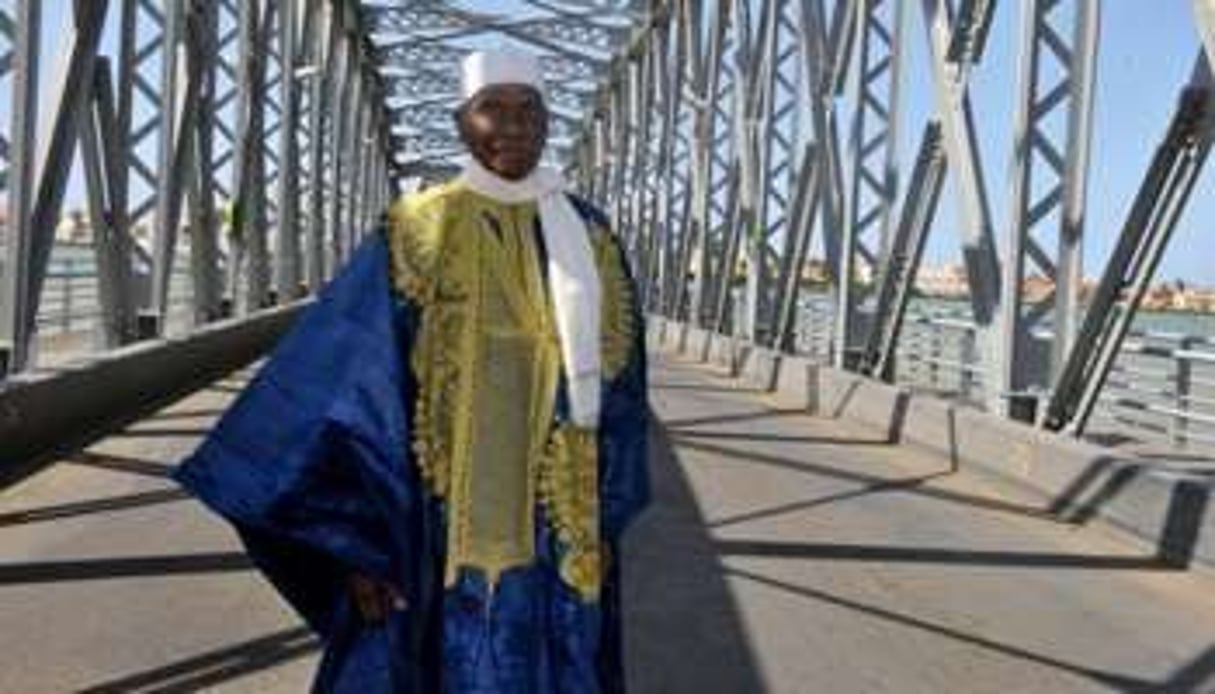 Abdoulaye Wade sur le pont Faidherbe rénové, le 19 novembre 2011 à Saint Louis. © Seyllou/AFP