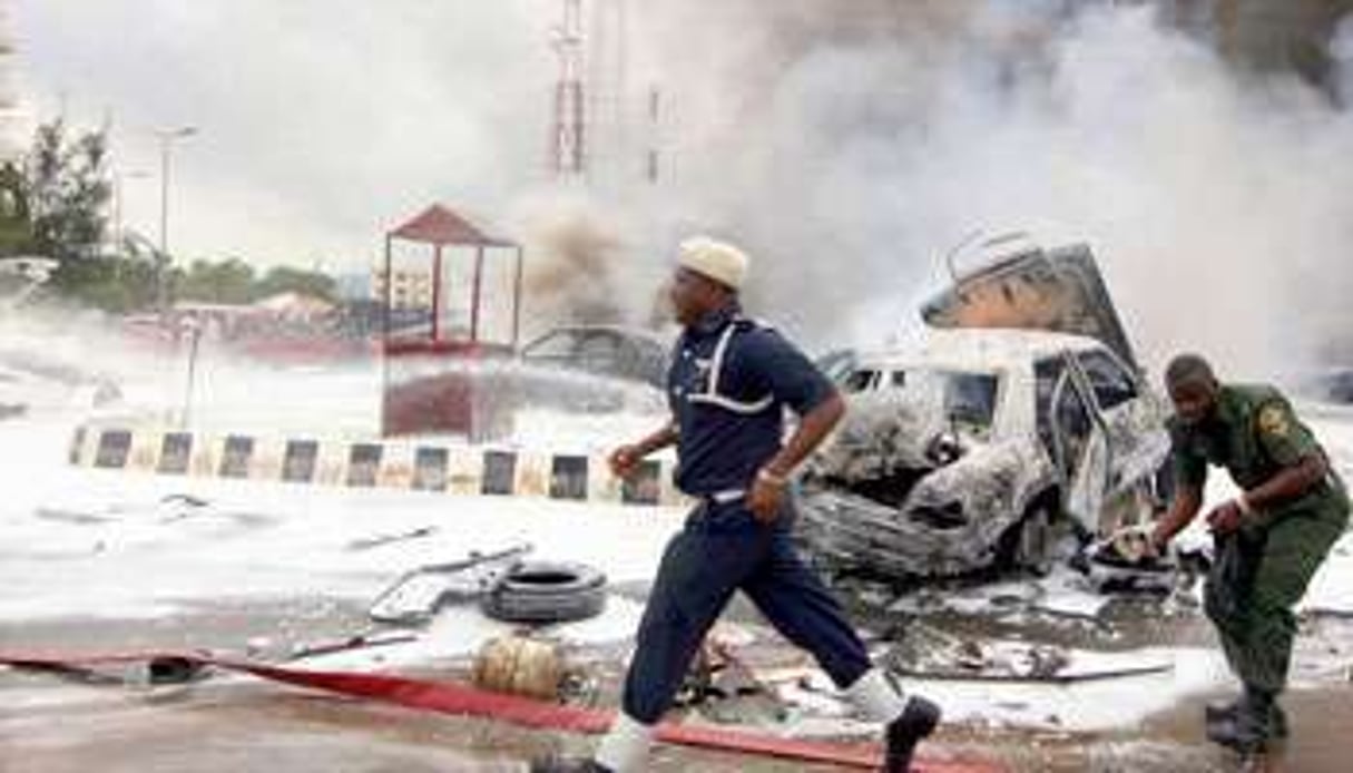 16 juin 2011 Un attentat-suicide prend pour cible le QG de la police à Abuja. © Afolabi Sotunde/Reuters