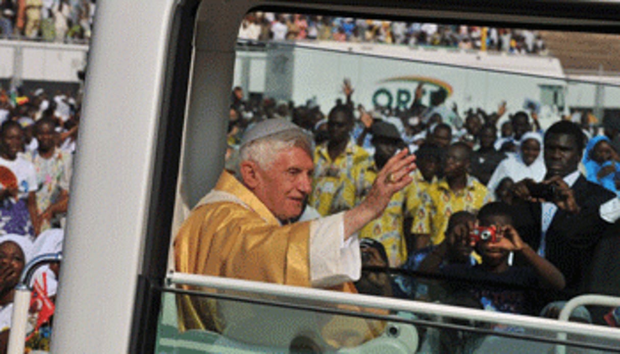 Les catholiques étaient en liesse lors de la visite du pape au Bénin, le 18 novembre 2011. © AFP