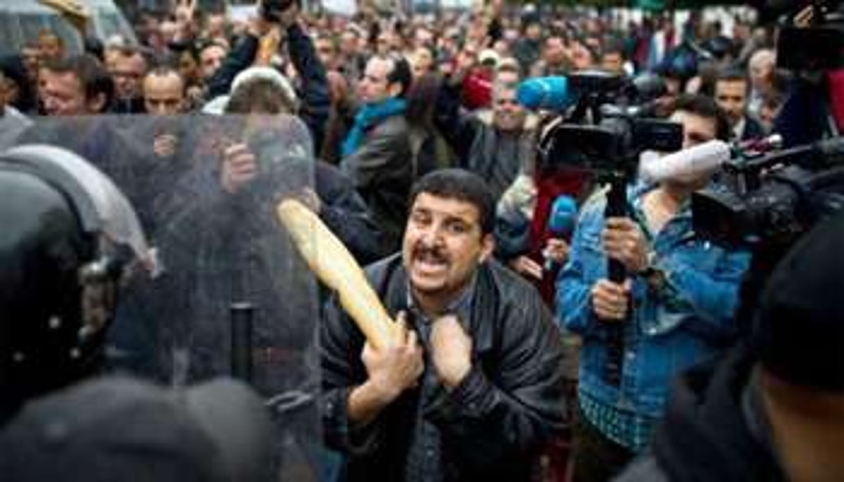 Un manifestant tunisien, en janvier 2011. © AFP