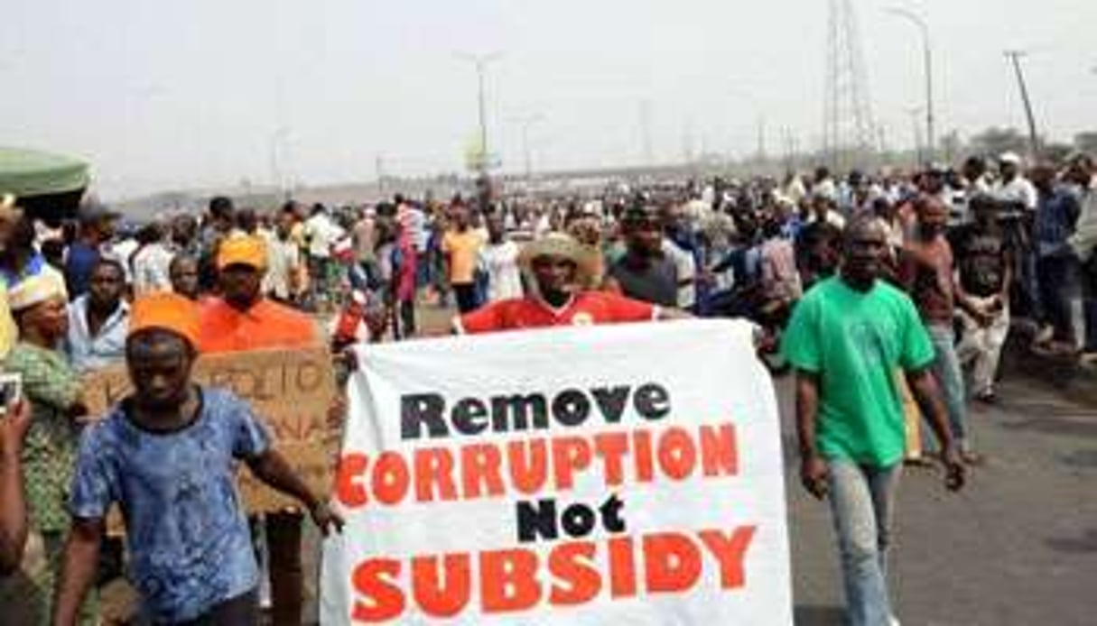Des Nigérians manifestent le 13 janvier 2012 à Lagos contre la hausse des prix du carburant. © AFP
