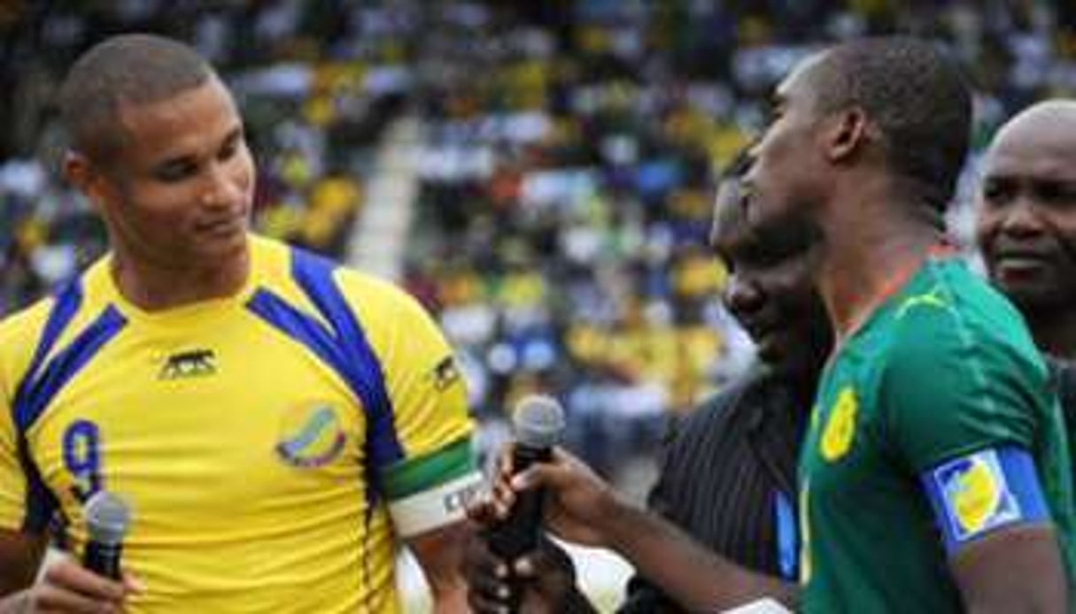 Daniel Cousin (à g.), 34 ans, attaquant de l’équipe du Gabon. © AFP
