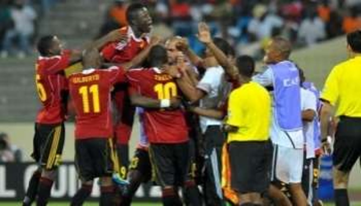 Des joueurs angolais euphoriques après un but contre le Burkina, le 22 janvier. © AFP