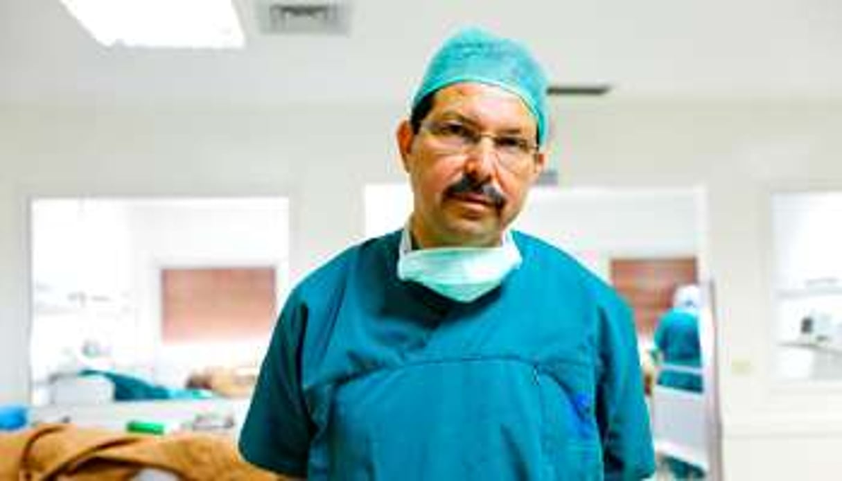 Khaled Rahal, Chef du service de chirurgie carcinologique à l’Institut Salah-Azaïez, à Tunis. © Ons Abid pour J.A.