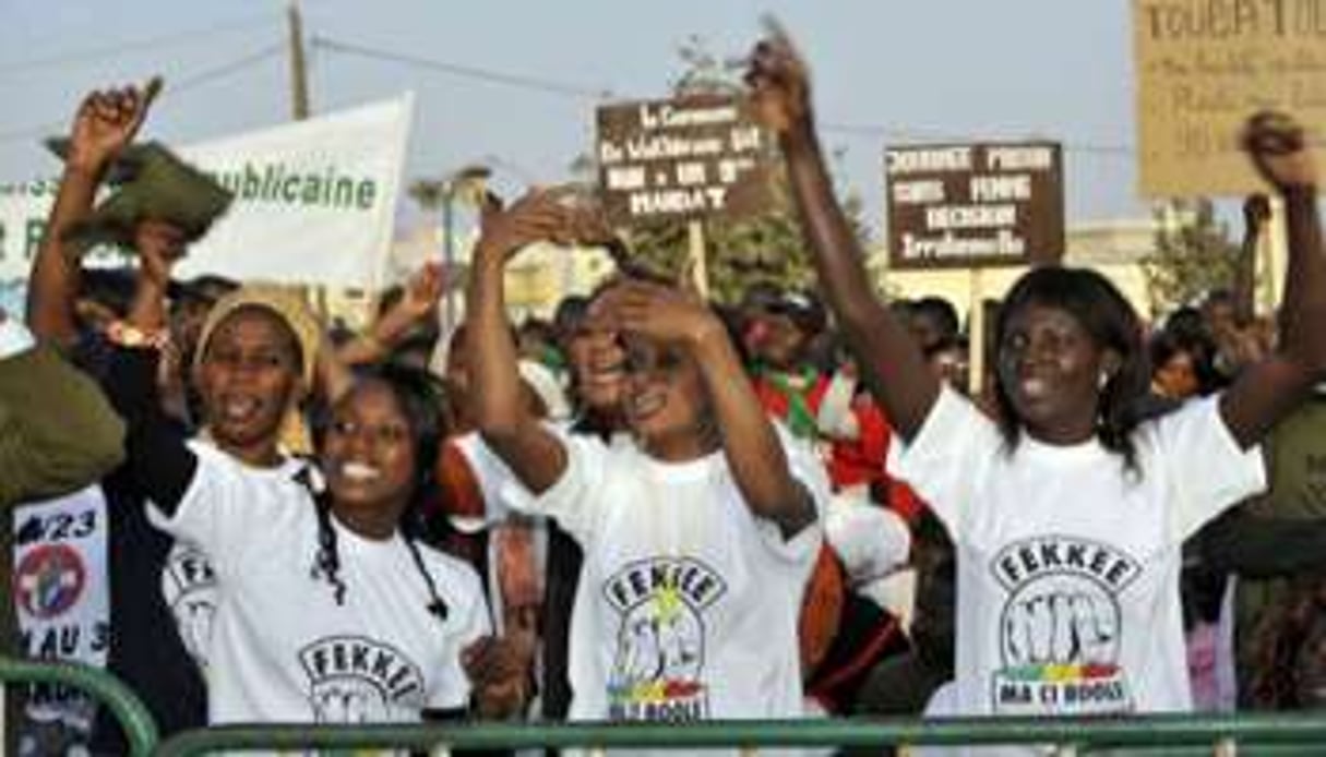 Des partisans du Mouvement du 23 juin, le 23 janvier 2012 à Guediaway (banlieue de Dakar). © Touré Behan/AFP