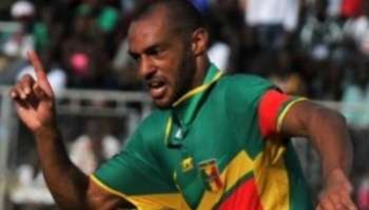 Le défenseur malien Cédric Kanté lors d’un match du premier tour de la CAN 2012. © AFP