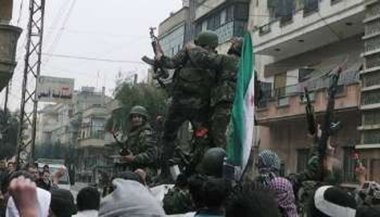 Des soldats ayant fait défection dans la ville de Homs, le 26 janvier 2012. © AFP