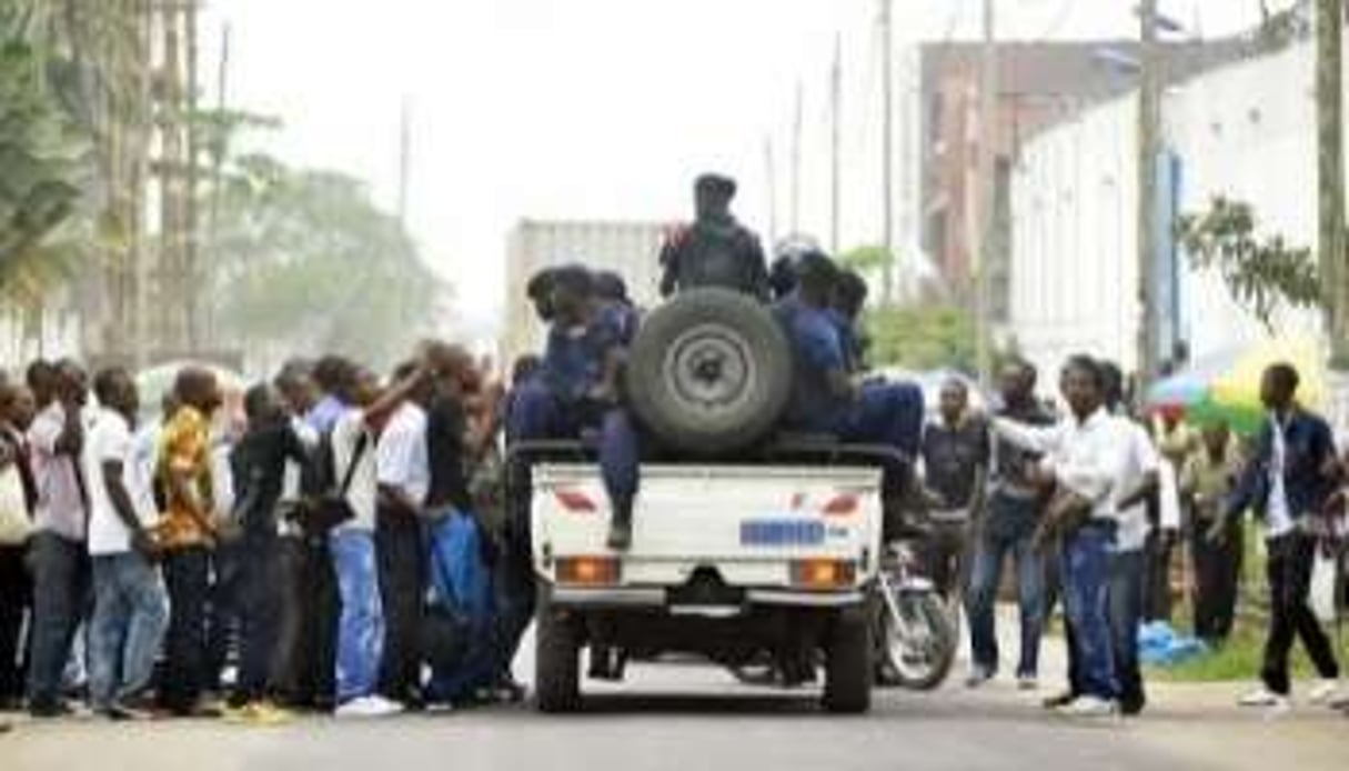 La police face à des des partisans de Étienne Tshisekedi, le 26 janvier 2012 en RDC. © AFP