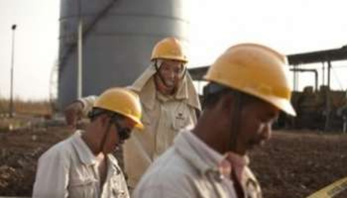 Travailleurs de la pétrolière chinoise CNOCC au Soudan du sud. © Isam Al-Haj/AFP/Getty Images