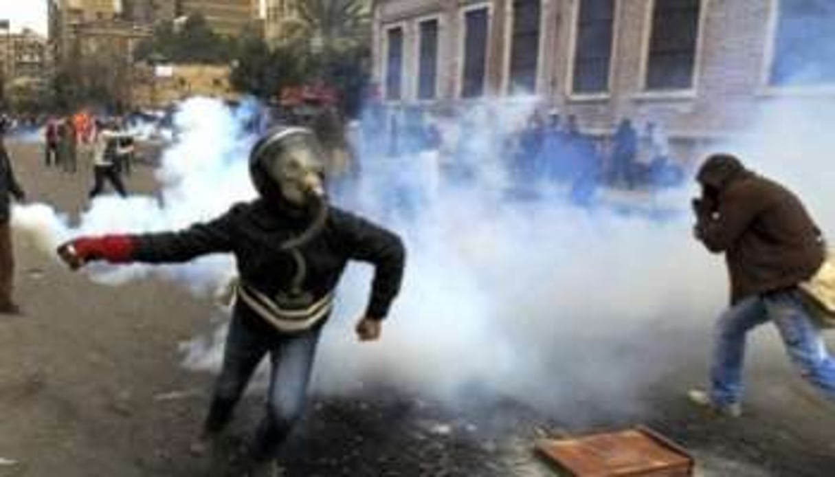 Émeutes au Caire, le 3 février, suite au drame du stade de Port-Saïd, deux jours plus tôt. © Mahmud Hams/AFP