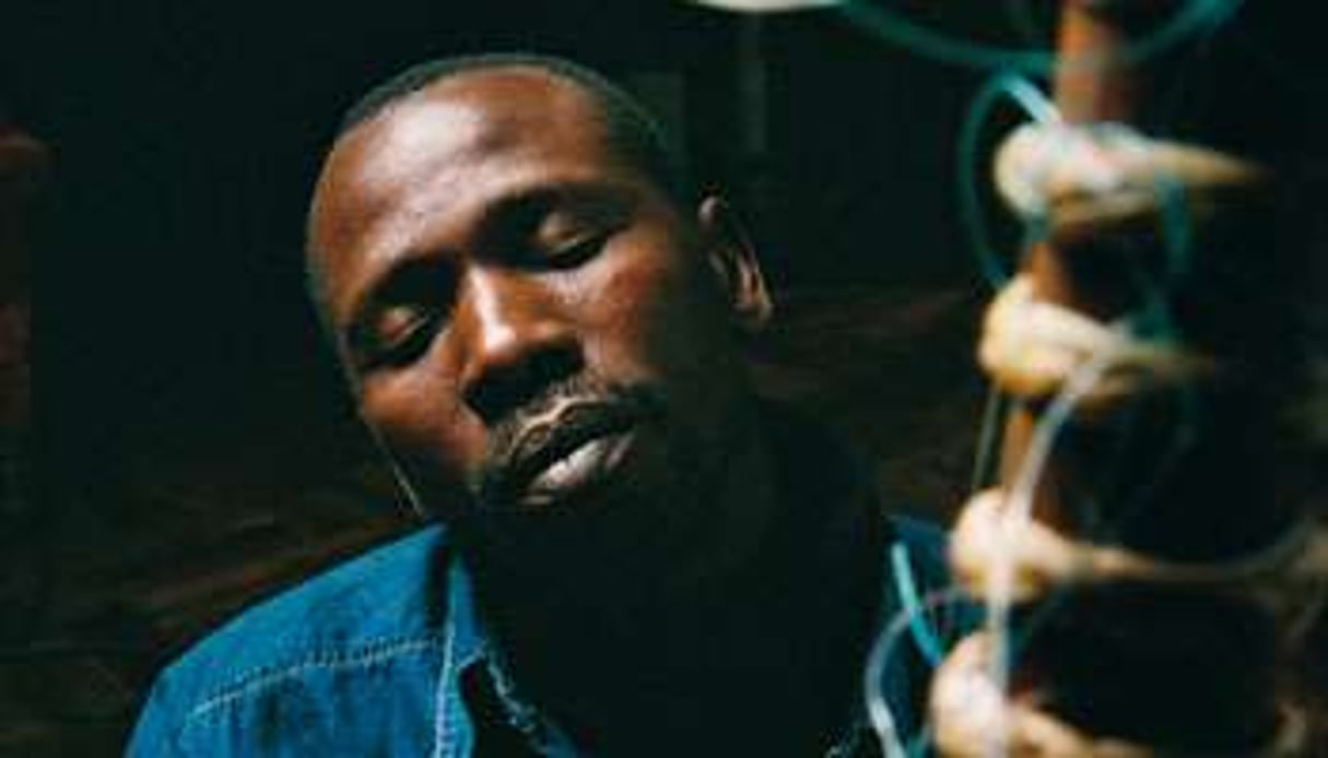 Ballaké Sissoko : « Un jour, j’ai dit à Vincent Ségal : ‘j’aime bien la sonorité de ta musique.' » © Gilles Abegg