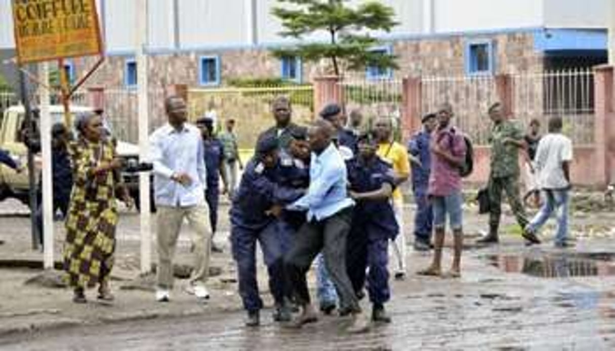 Arrestation d’un manifestant chrétien, jeudi 16 février à Kinshasa. © AFP