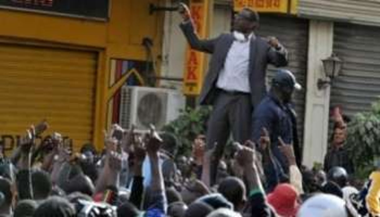 Youssou Ndour lors d’une manifestation du M23 à Dakar, le 21 février 2012. © AFP