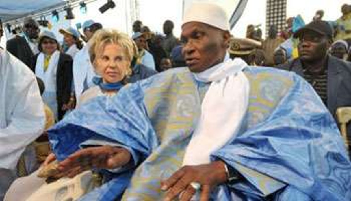 Abdoulaye Wade et sa femme Viviane, le 24 février 2012 à Dakar. © AFP