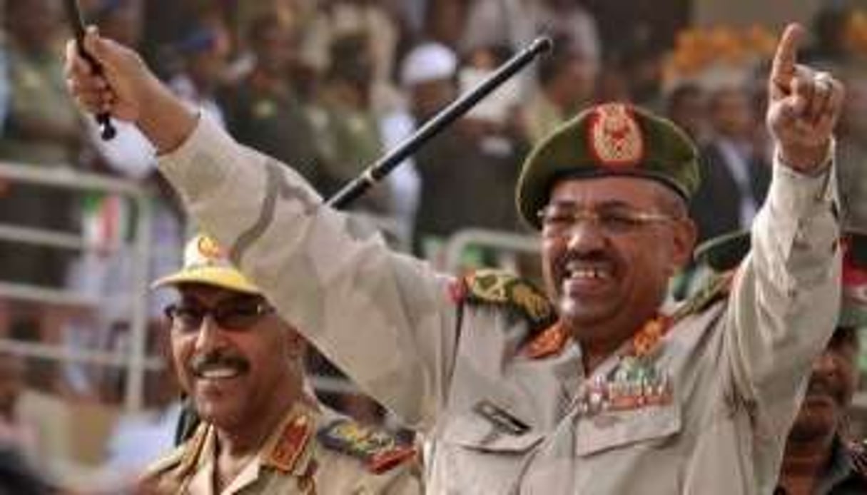 Le président soudanais Omar el-Béchir et son ministre de la Défense à Khartoum, le 3 mars 2012. © AFP
