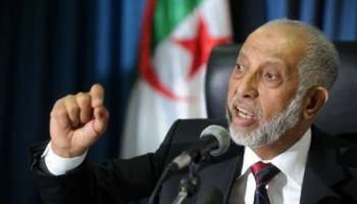 Abdelaziz Belkhadem en conférence de presse à Alger le 10 mars 2012. © AFP