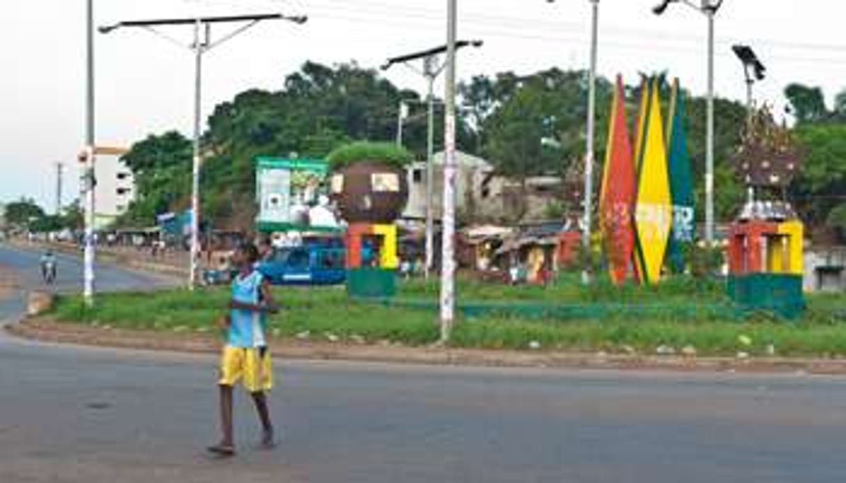 Une rue du quartier de Bambéto à Conakry. © Youri Lenquette