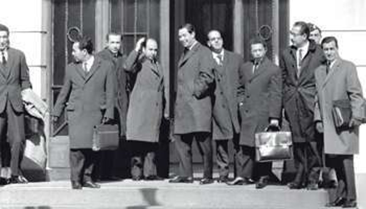 La délégation algérienne, le 17 mars 1962, lors des négociations d’Évian. © AFP