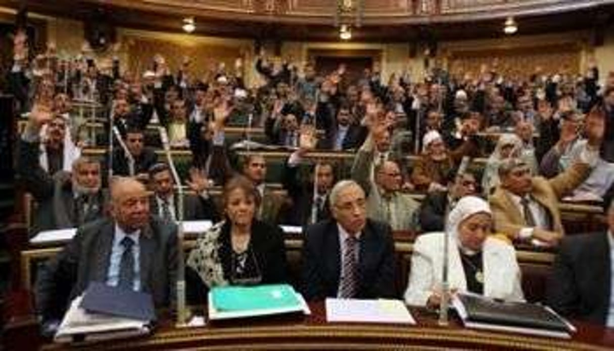 Une session parlementaire au Caire le 11 mars 2012. © AFP