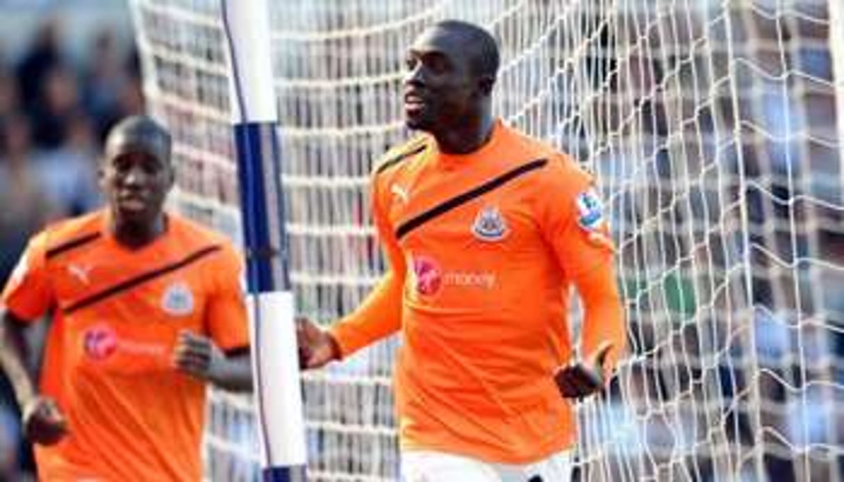 L’attaquant sénégalais Papiss Cissé (d) a inscrit deux buts avec Newcastle. © AFP