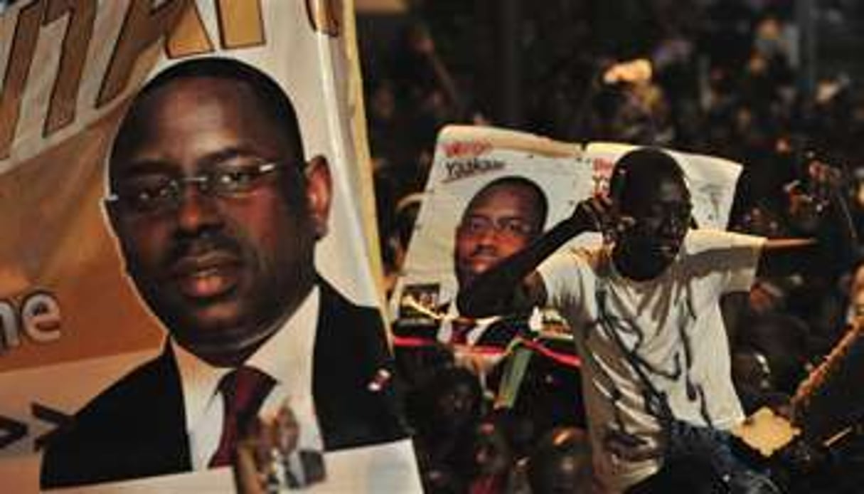 Les partisans de Macky Sall exultaient après la victoire de leur candidat à Dakar. © AFP