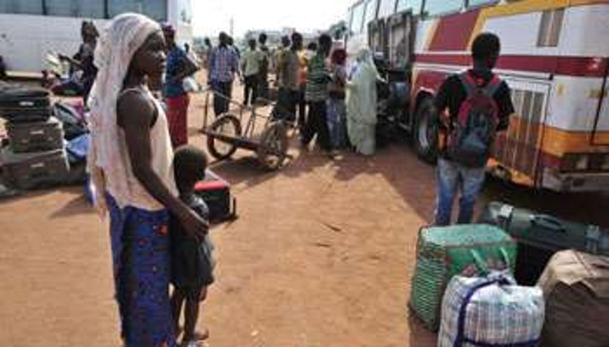 Des Maliens arrivent à Bamako après avoir quitté Gao, au nord du pays, le 6 avril 2012. © Issouf Sanogo/AFP