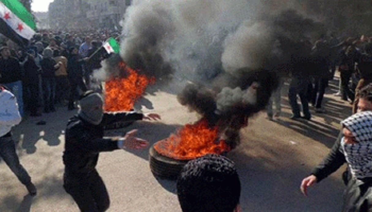 Alors que la répression s’intensifie, les manifestations se poursuivent contre le régime syrien. © AFP