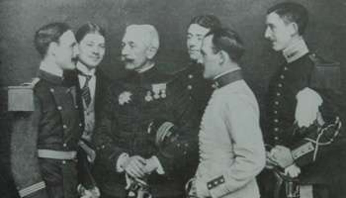 Le maréchal Lyautey (au centre), résident général du protectorat français au Maroc en 1912. © D.R.