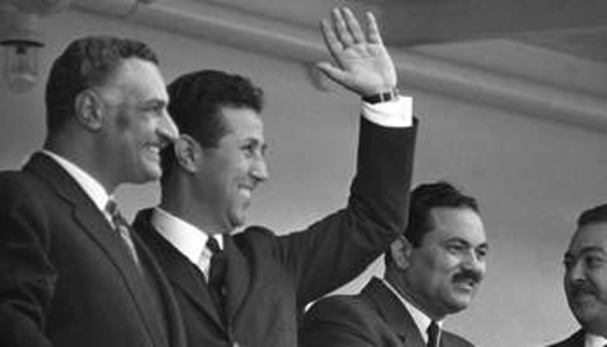 Nasser (à d.) et Ahmed Ben Bella à Alger en 1963. © Sipa press
