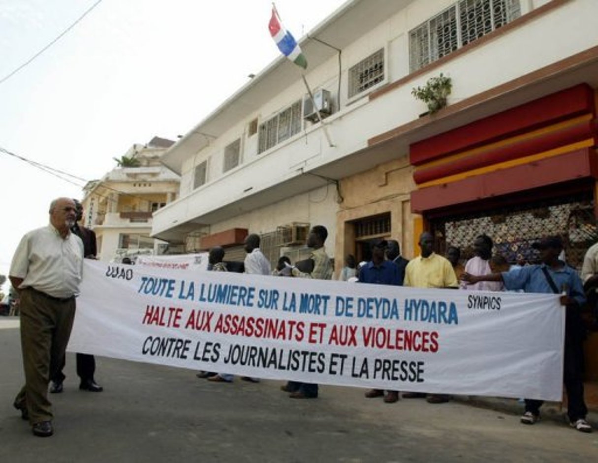 Gambie: des ONG réclament la vérité sur un journaliste tué et un autre porté disparu © AFP