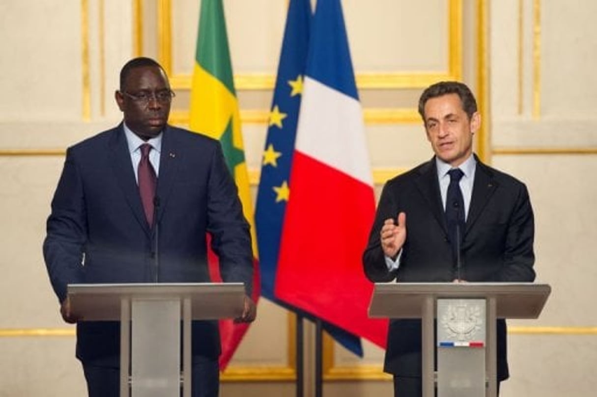 Sarkozy et Sall signent un accord de défense et une convention de prêt © AFP