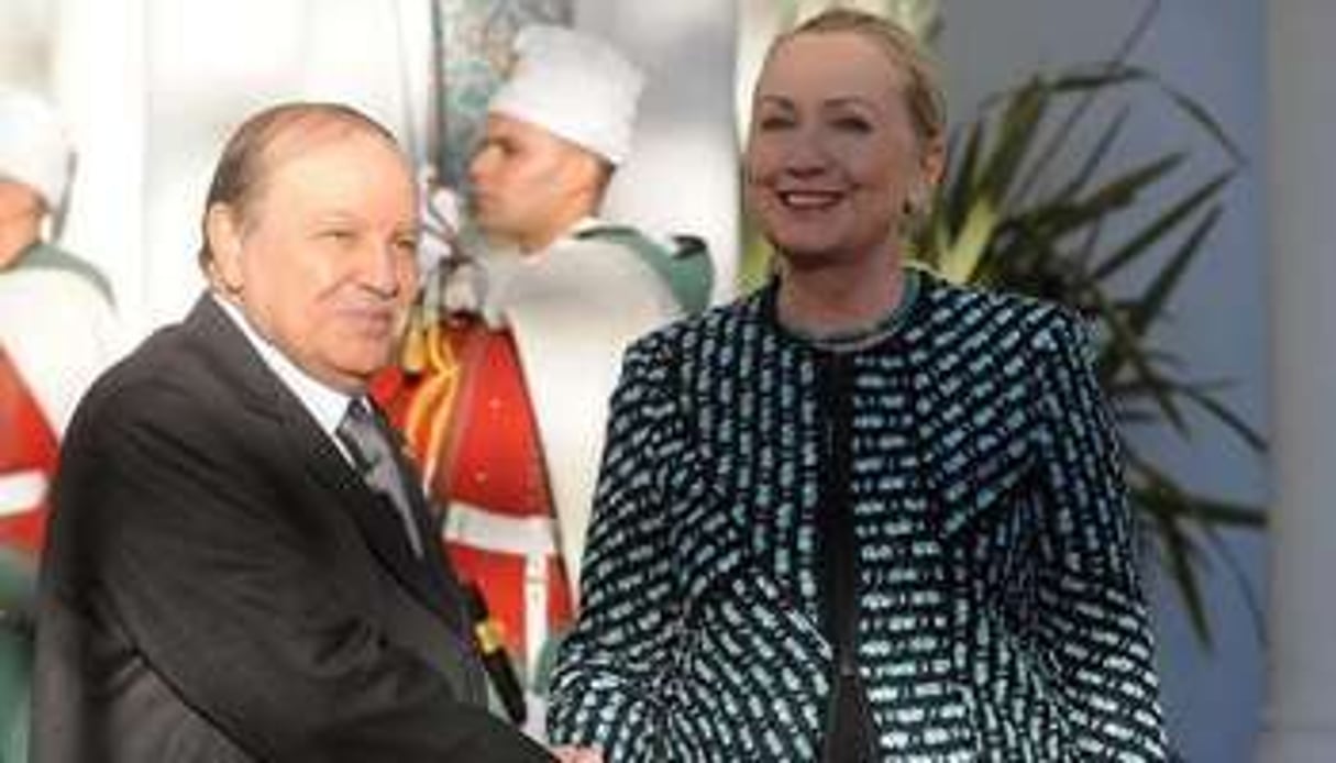 Abdelaziz Bouteflika et Hillary Clinton, lors de sa visite en Algérie, samedi 25 février. © Farouk Batiche/AFP