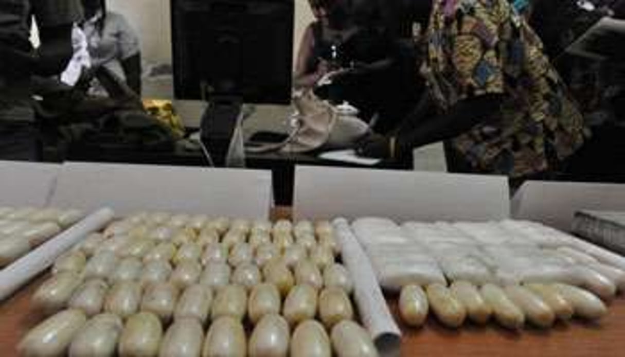 Des paquets de cocaïne dans un commissariat de Bissau, le 21 mars 2012. © Issouf Sanogo/AFP